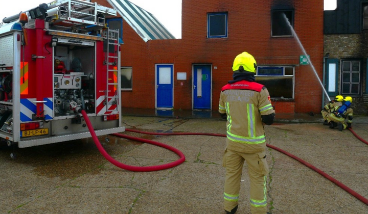 Een bevelvoerder geeft leiding aan brandweer Zeeland